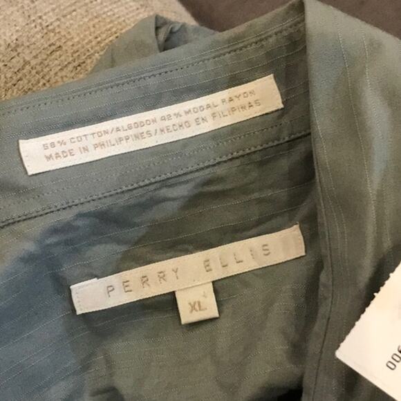 Perry Ellis New with tag long sleeved button down shirt size XL - Picture 3 of 3